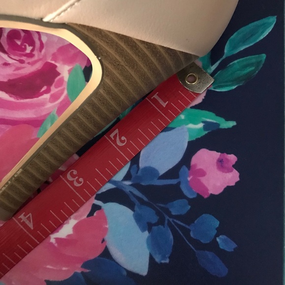 Restricted Pointed Toe Heels - Picture 9 of 9